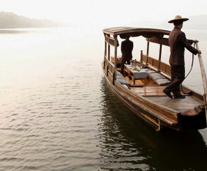 Rowboat arrival in Hangzhou