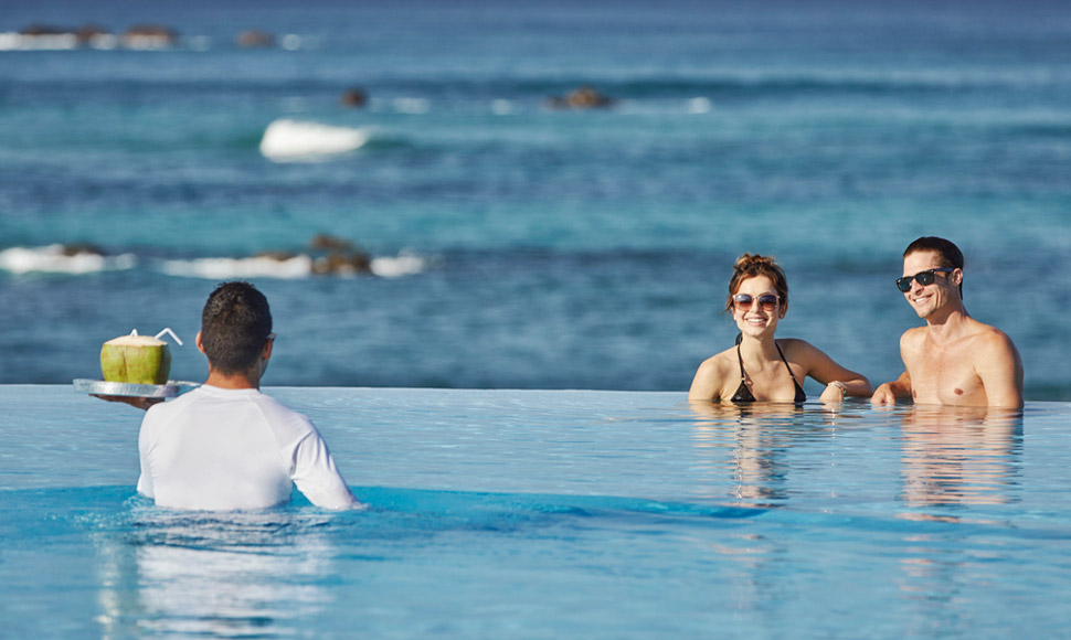 Couple in FS Punta Mita pool