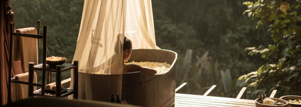 Soaking It In: Bathtubs With a View