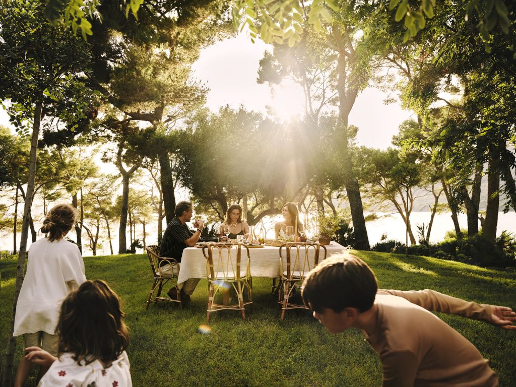 4 Ways to Travel Together This Summer