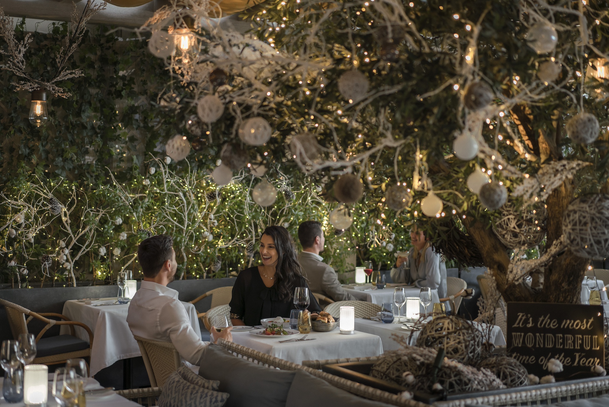 Four Seasons Hotel Dubai International Financial Centre, Mina, Festive