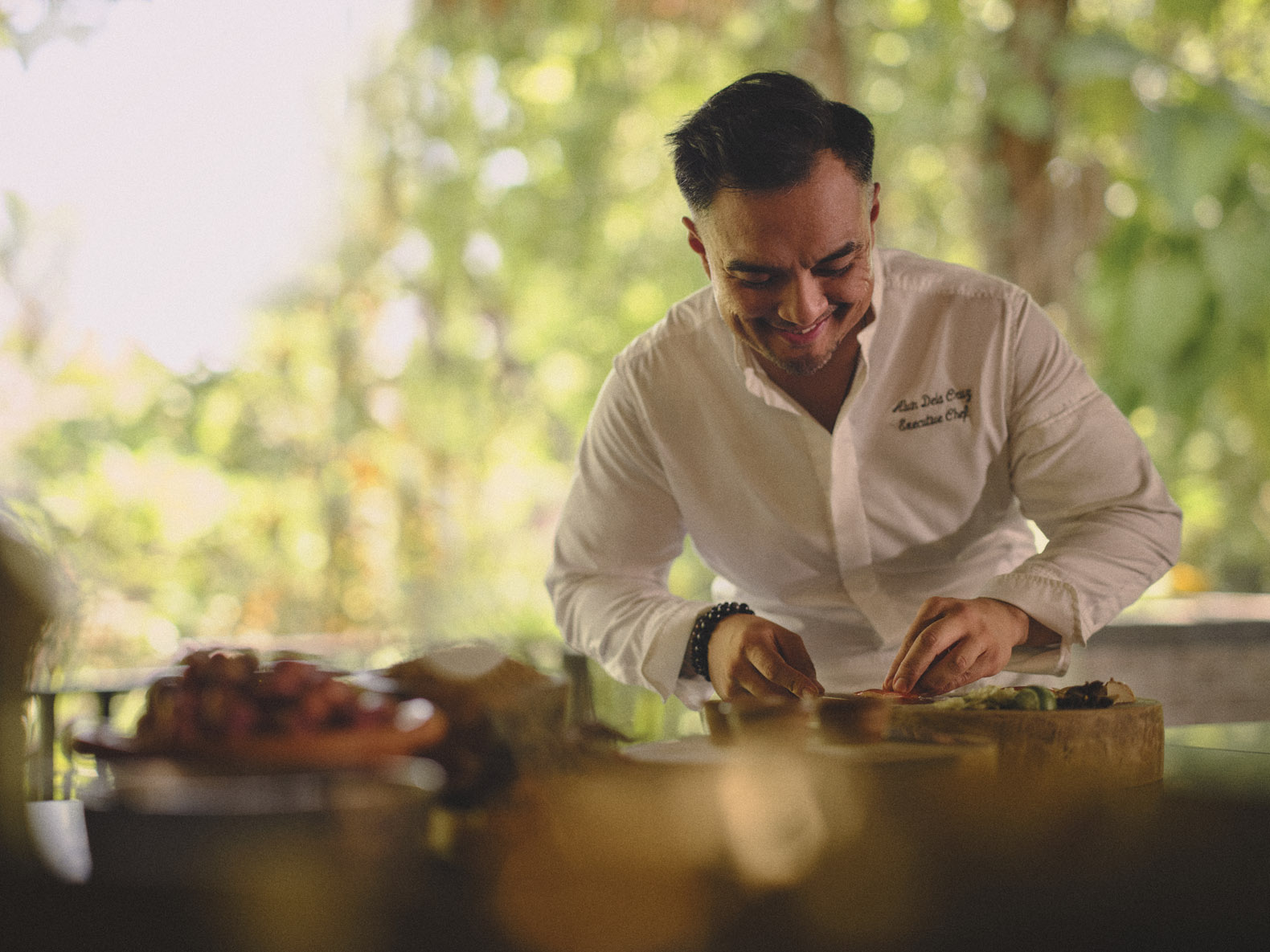 Chef at Four Seasons Chiang Mai leading cooking lesson