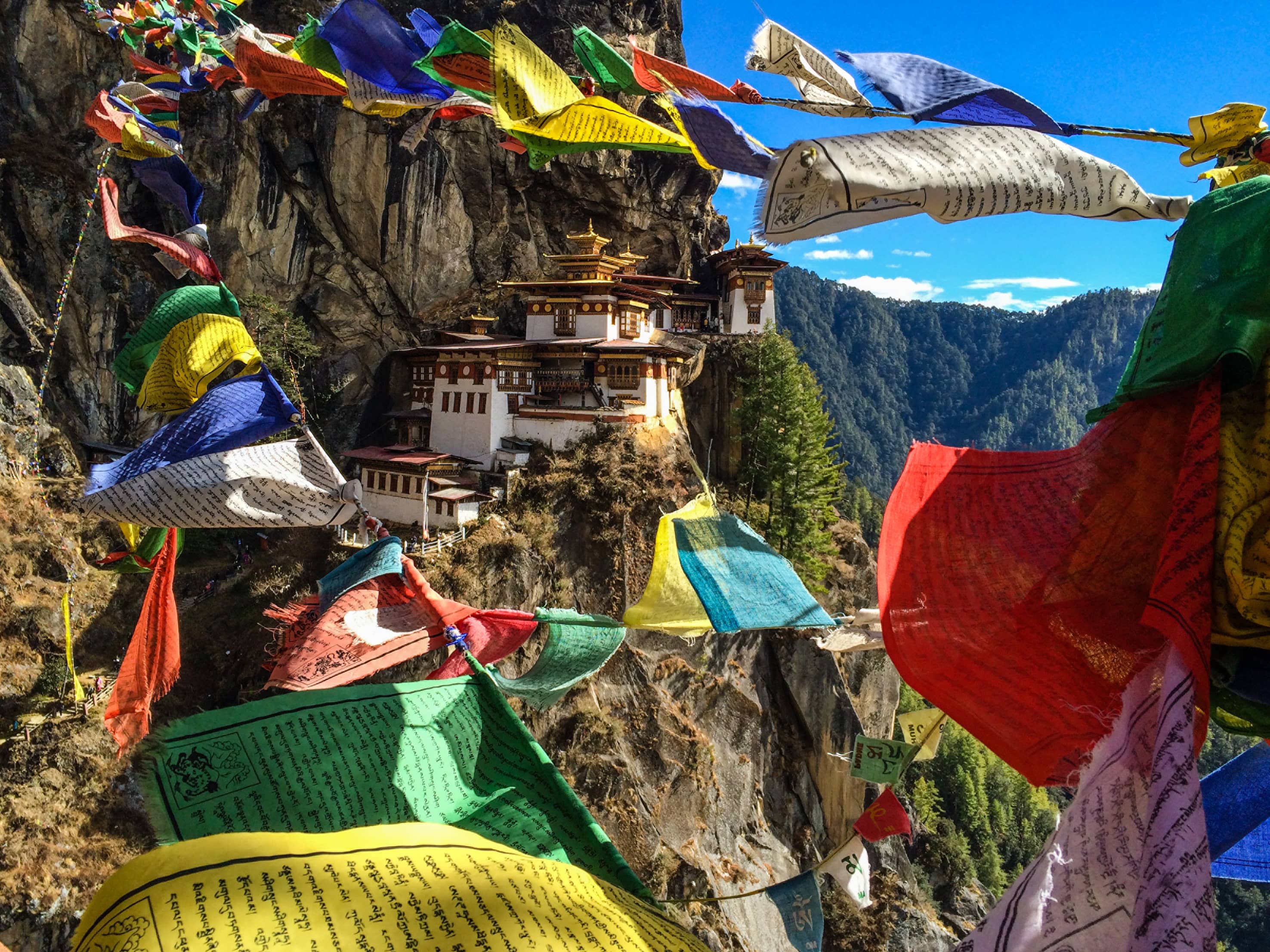  Ascend to the cliffside Tiger’s Nest Monastery  