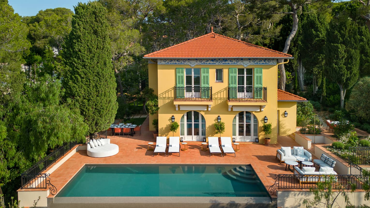 Beautiful two-bedroom ocher villa with private pool