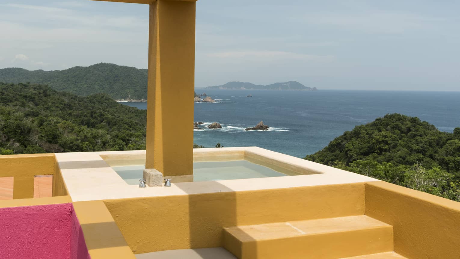 Rooftop hot tub of a private villa, overlooking the ocean in Tamarindo, Mexico