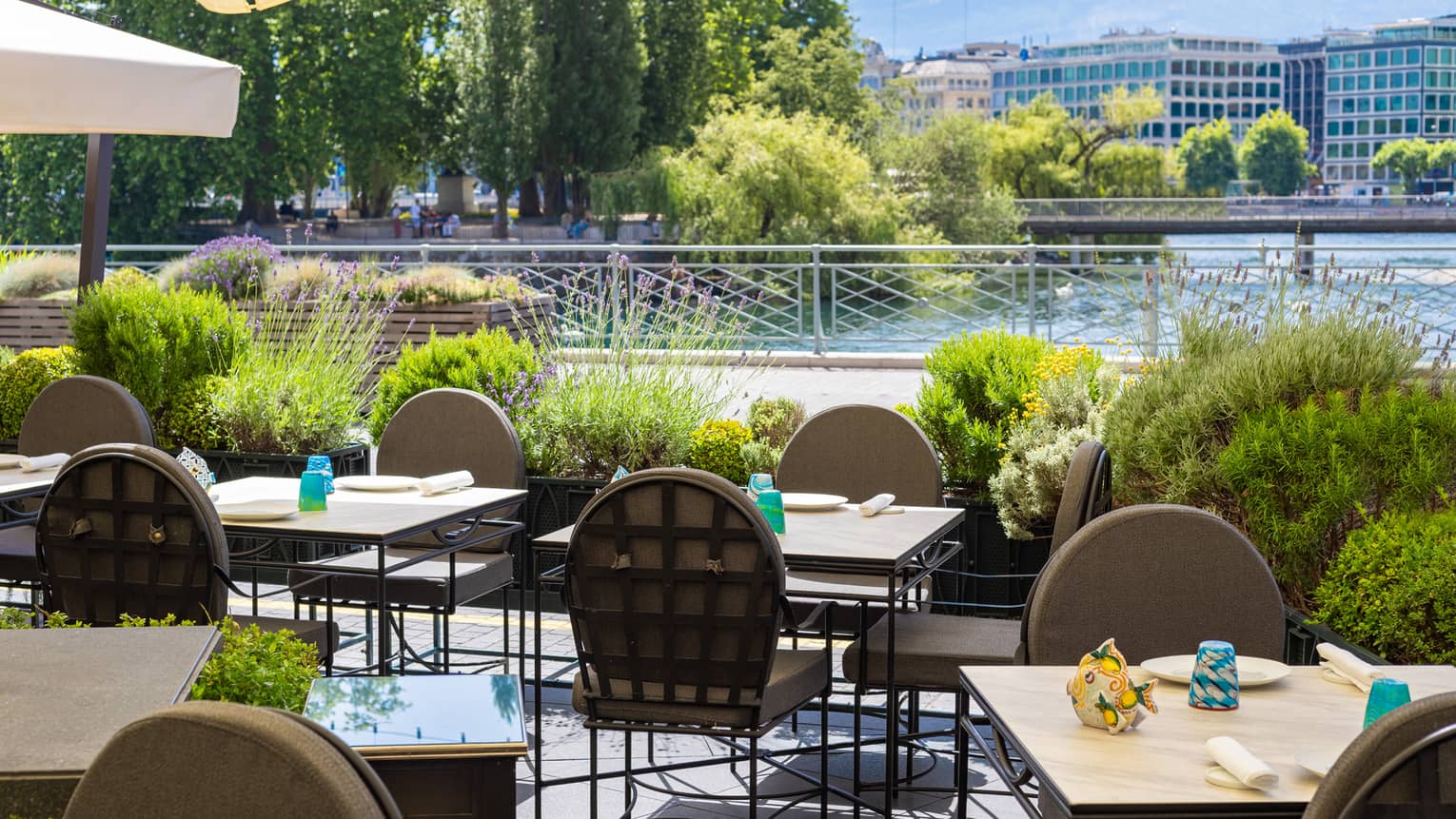 Terrace restaurant at the edge of Lake Geneva