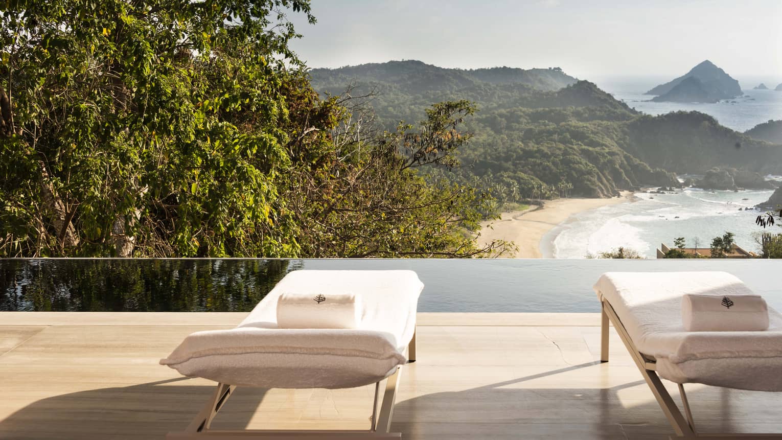 Private pool terrace of Tamarindo resort suite