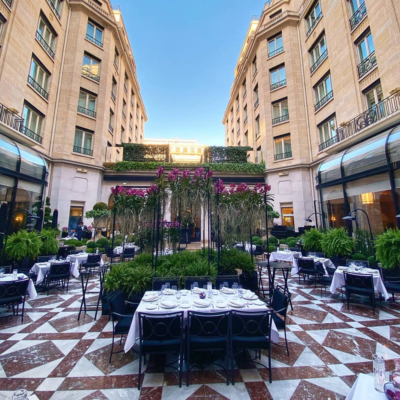 Fine dining restaurant courtyard in city