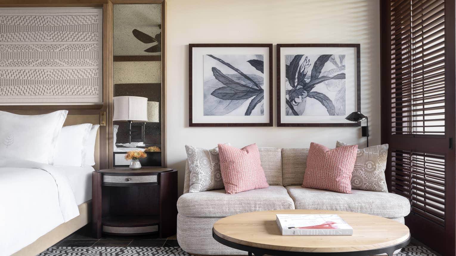 Poolside guestroom sitting area