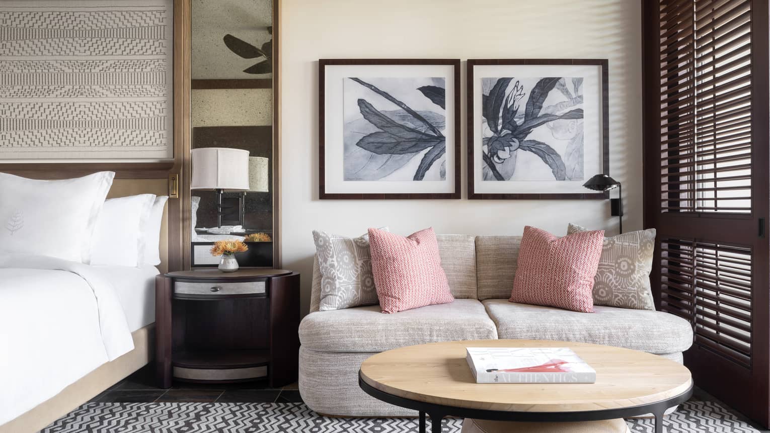 Poolside guestroom sitting area