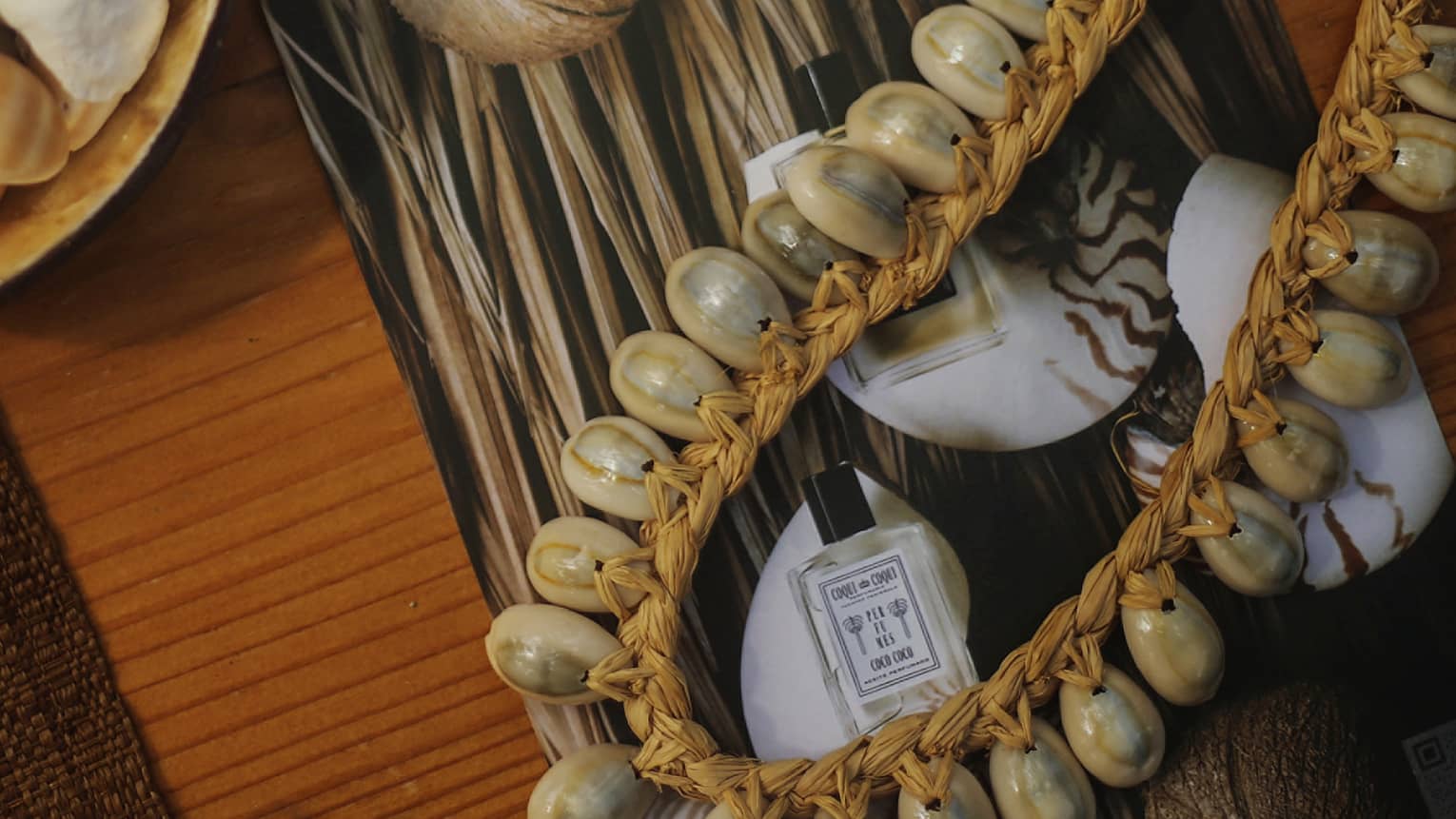 Polynesian shell necklace