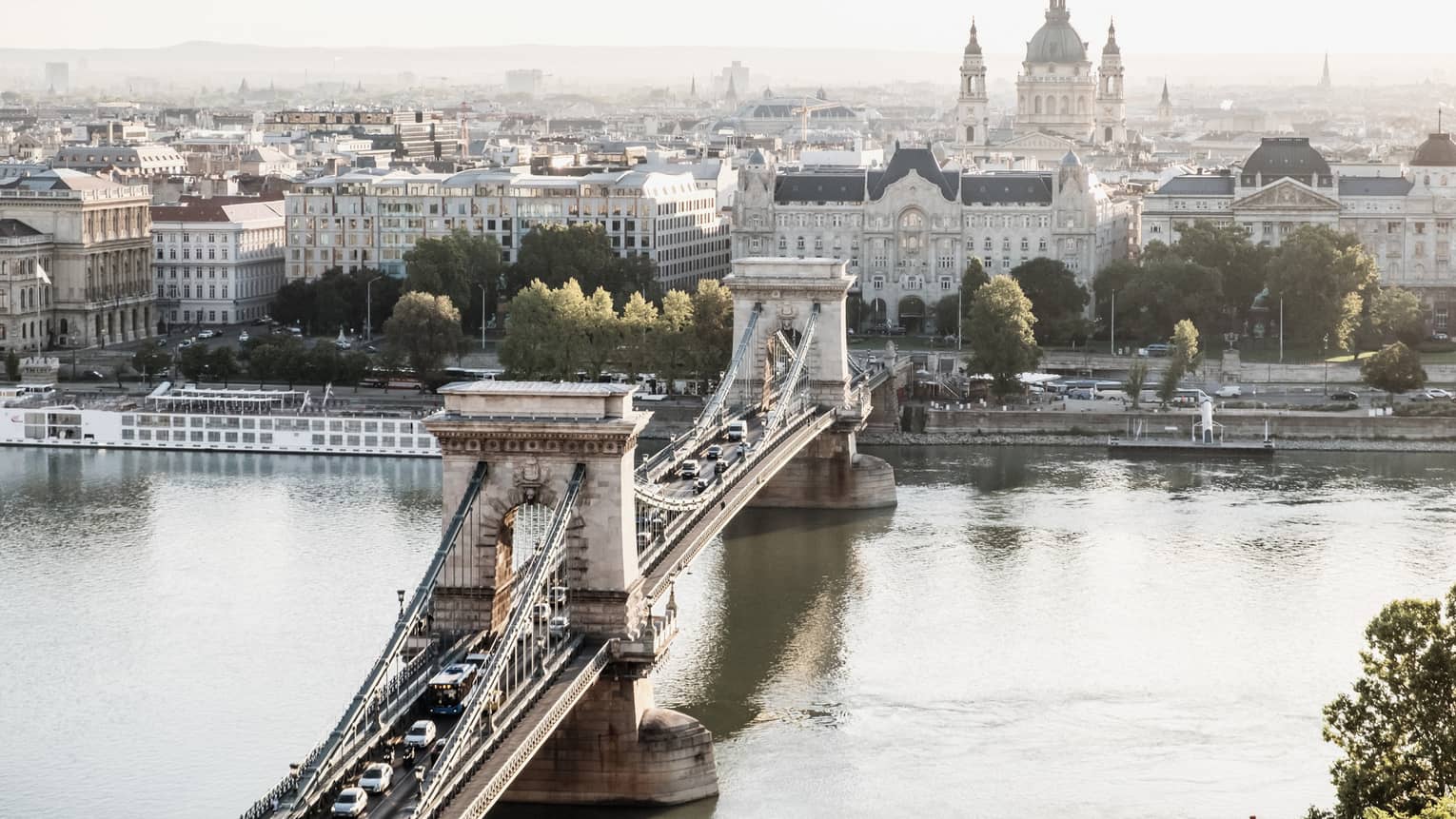 Széchenyi Chain Bridge over the Danube River, city views