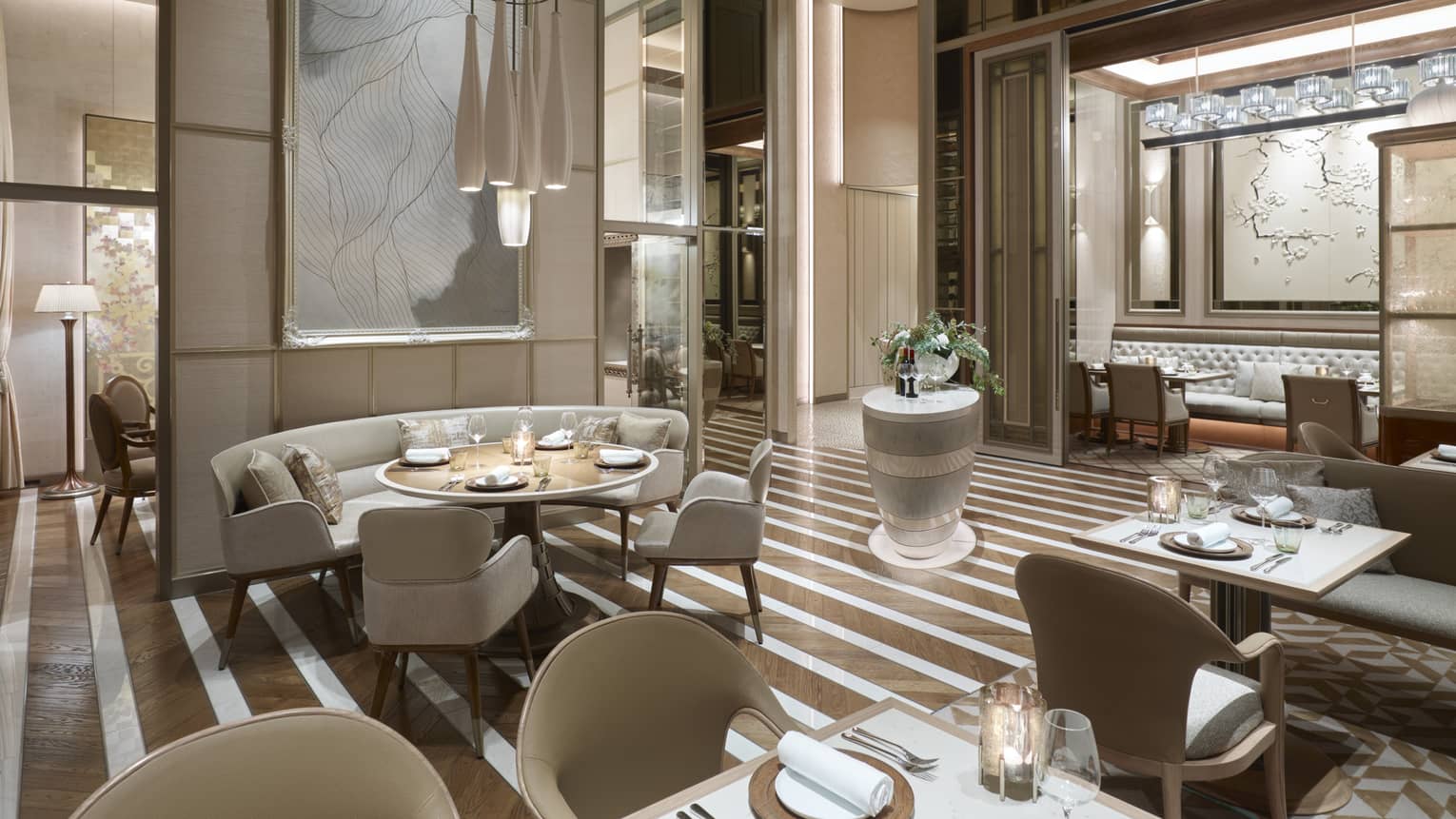 Elegant dining space at est, a Michelin-star restaurant in Tokyo, featuring refined decor and fine table settings