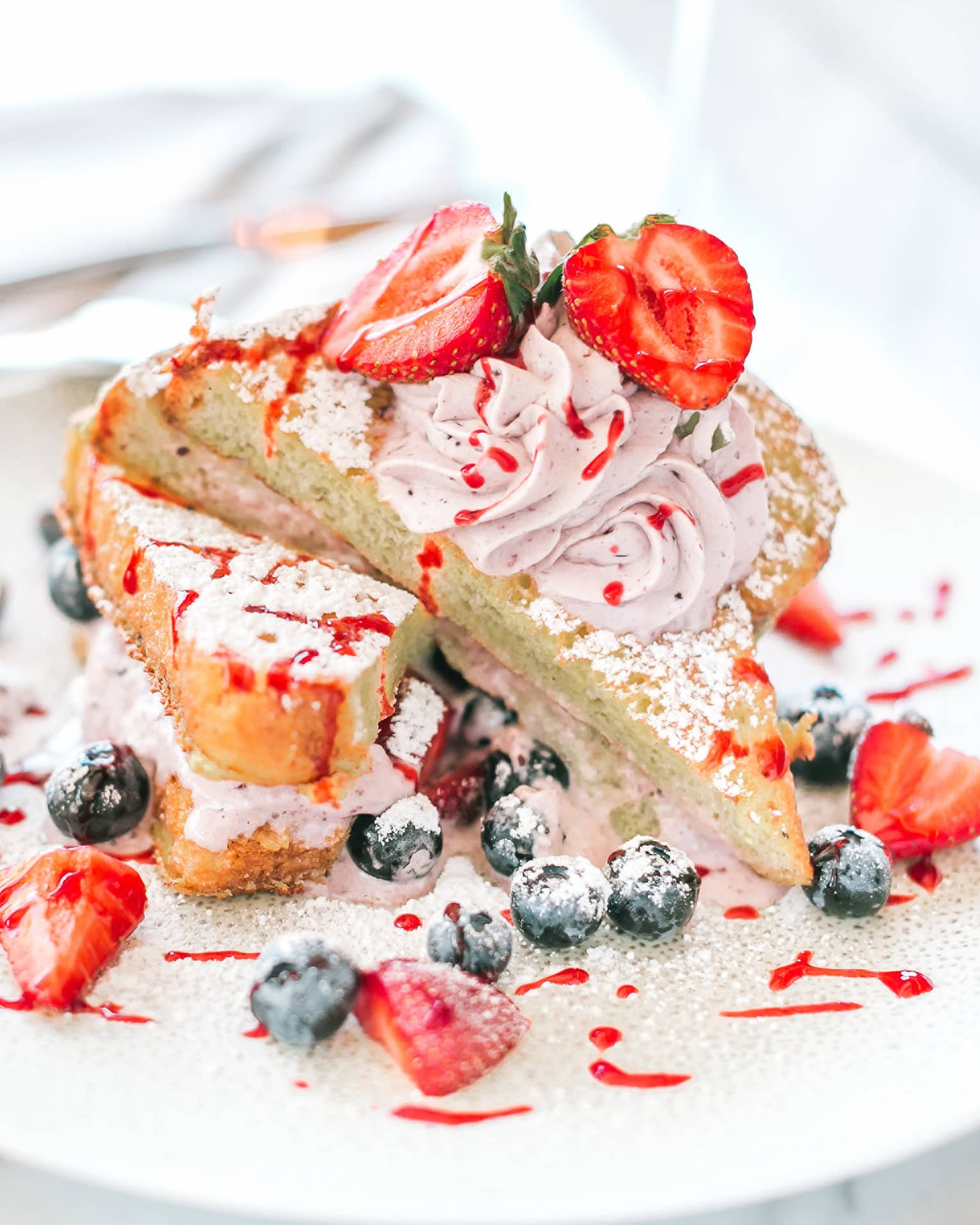 Toast with cream, strawberries and blueberries.