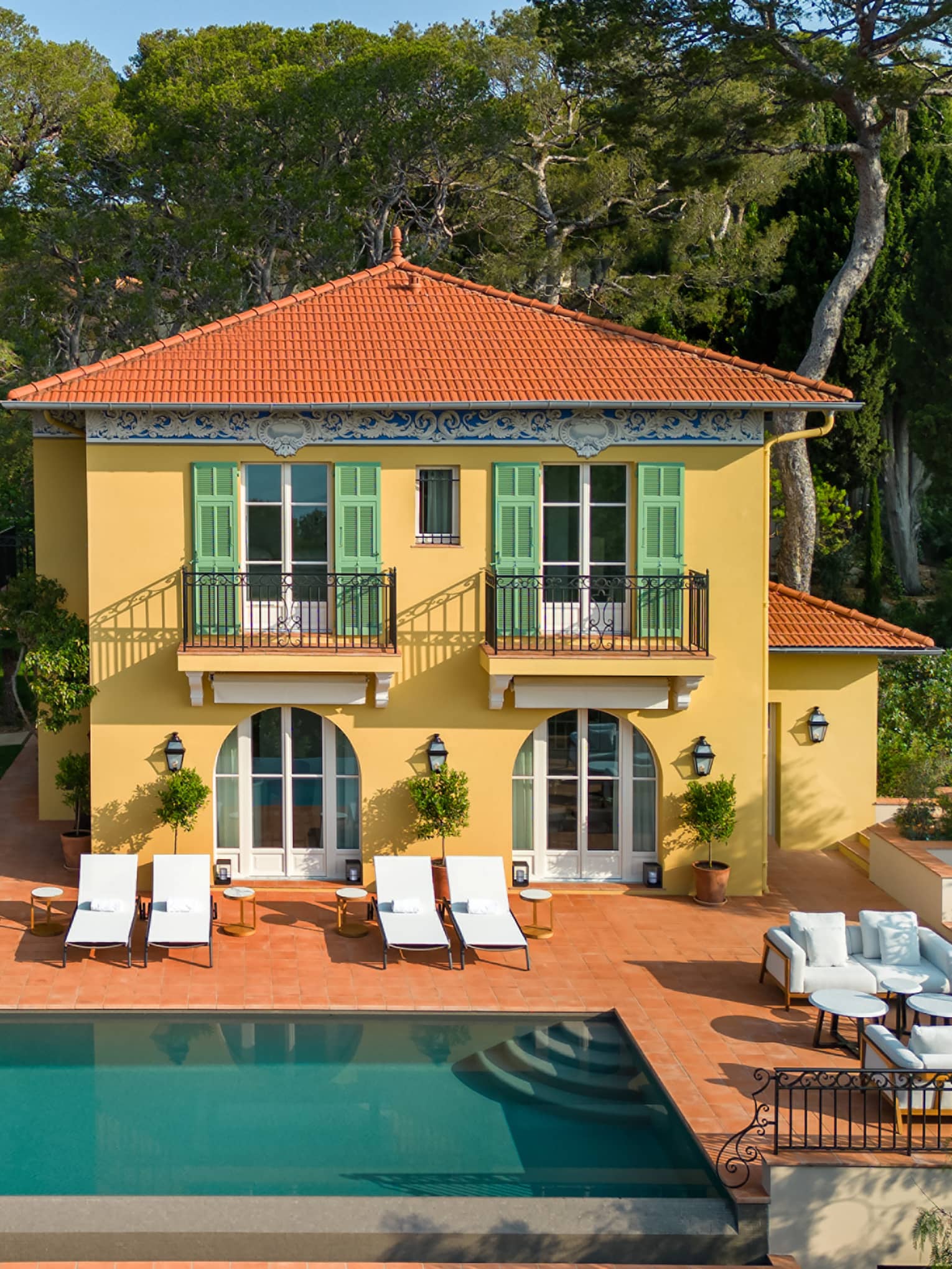 Beautiful two-bedroom ocher villa with private pool
