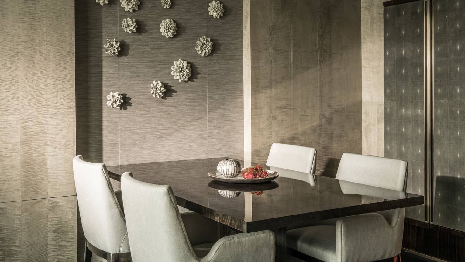 Four Seasons Park View Suite dining area