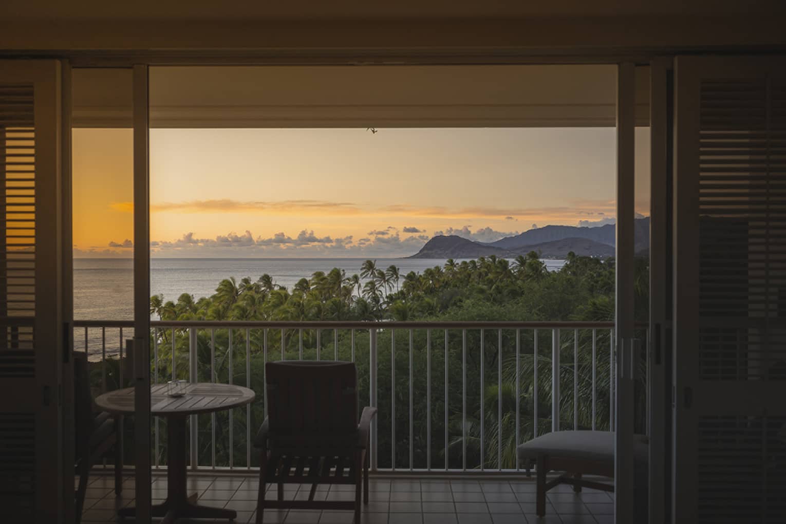 Breathtaking west Oahu sunset views from hotel room patio