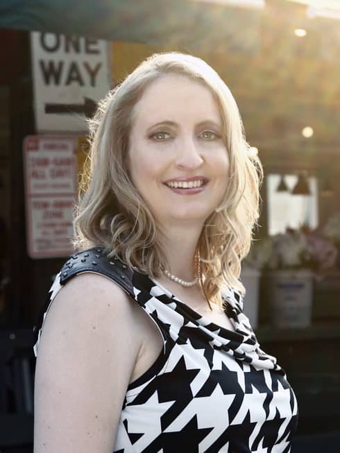 A portrait of Roxanne Gunnels smiling