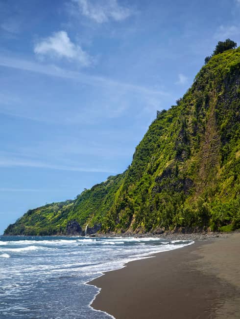 Hualalai coast with a verdant cliffside