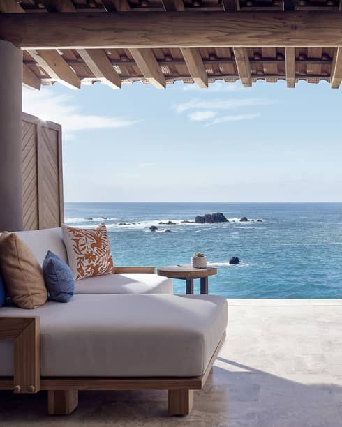 Sitting area with two chairs and one sofa, opening to the sea