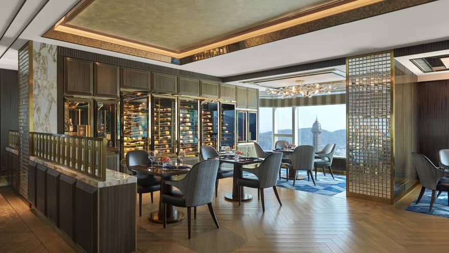 Bright and airy Vista 38 with floor-to-ceiling windows with city views