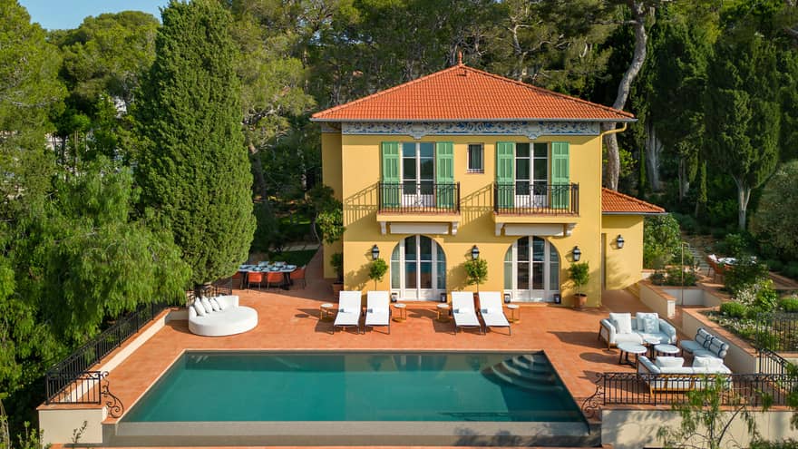 Beautiful two-bedroom ocher villa with private pool